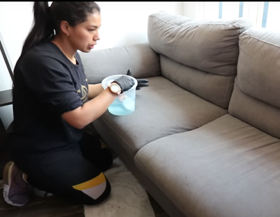 cómo limpiar un sofá con bicarbonato